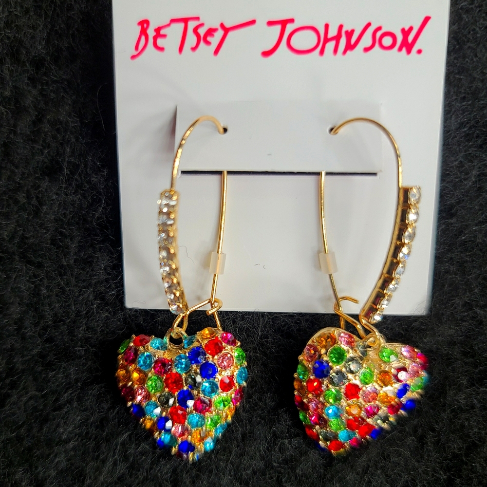 NWT - BETSEY JOHNSON DANGLE HEART EARRINGS